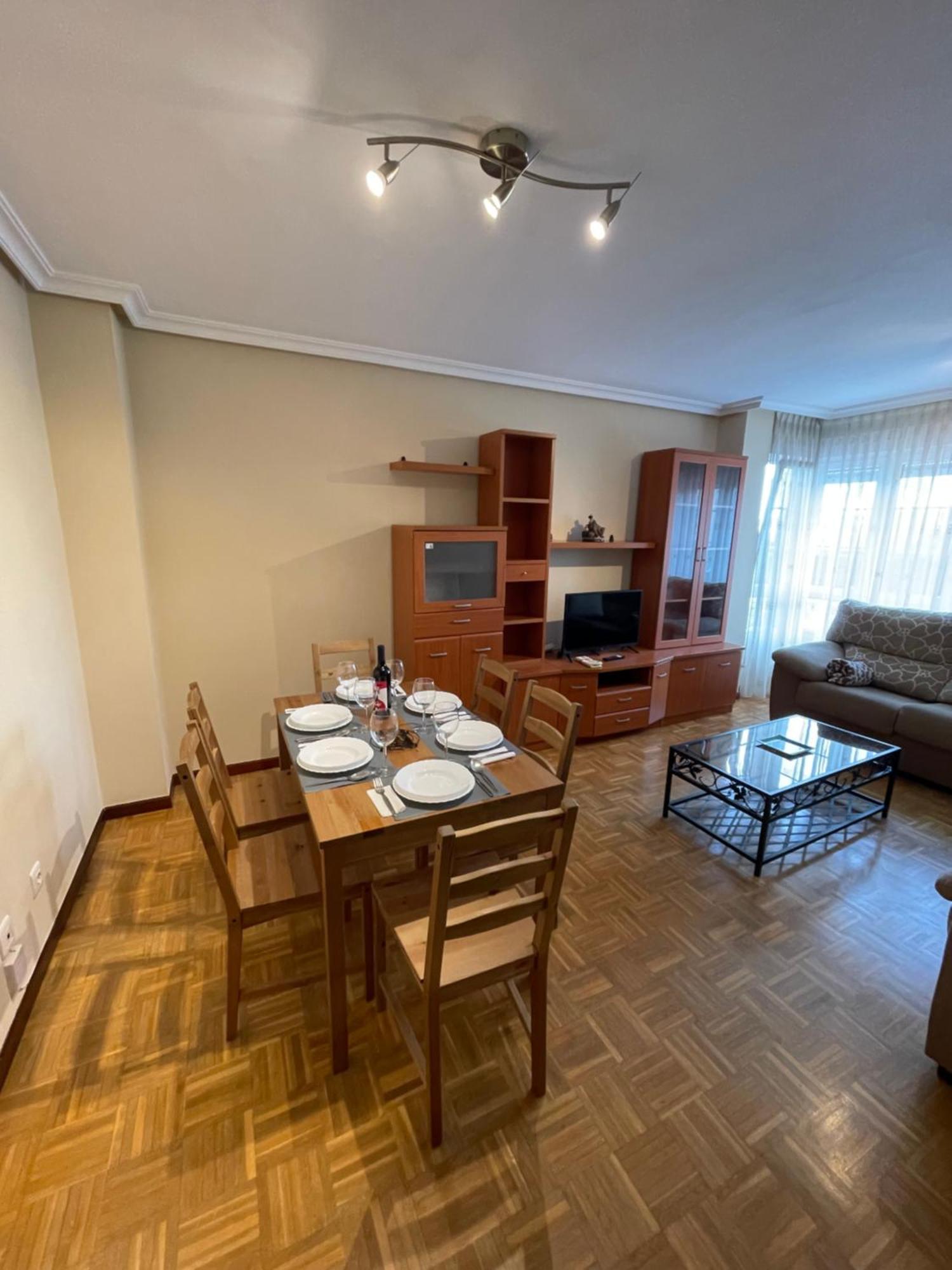 Cuatrocaminos Apartment *
